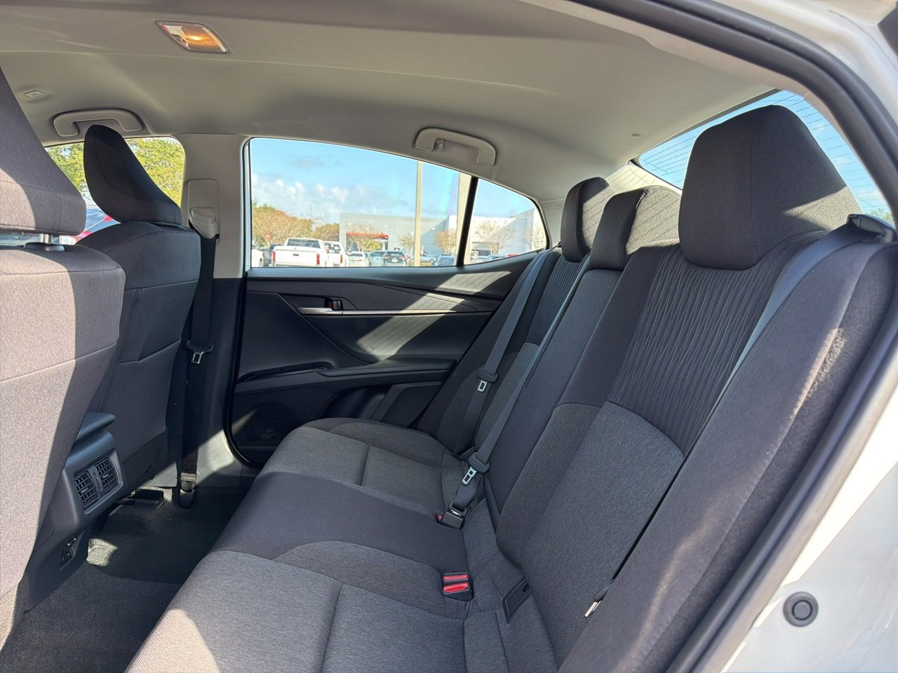 Used 2025 Toyota Camry LE image 5