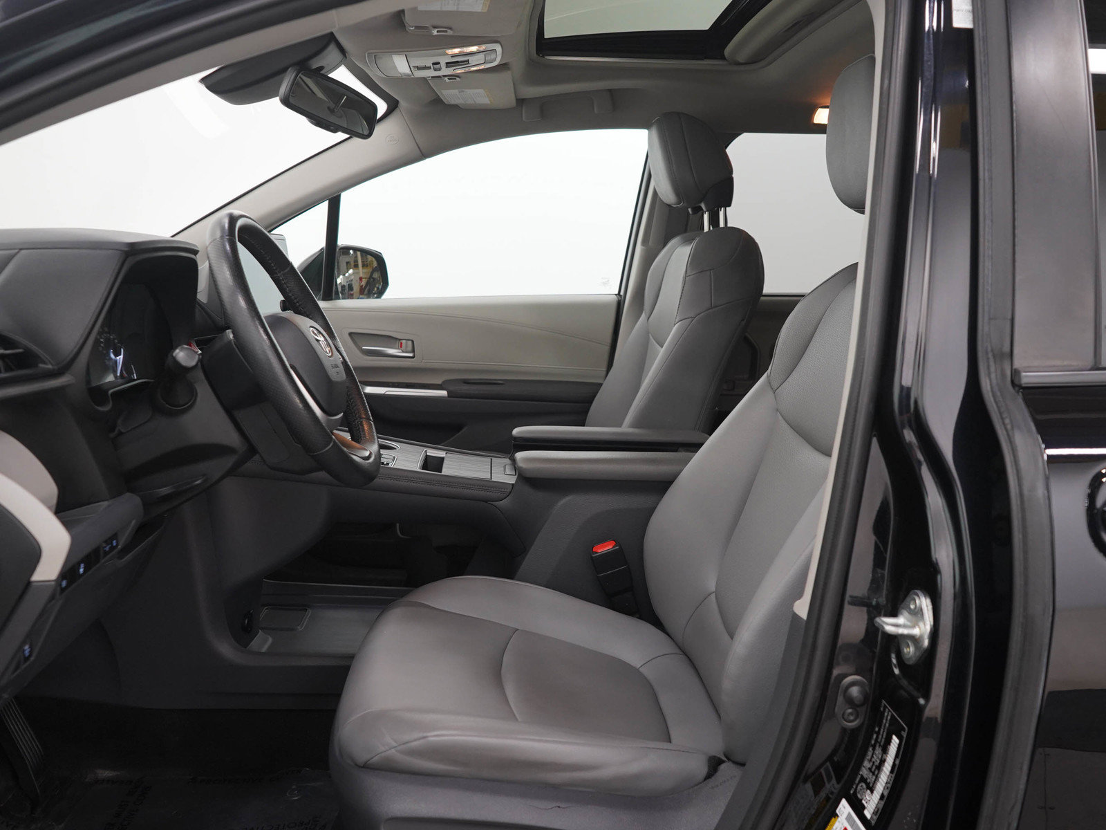 Used 2021 Toyota Sienna XLE AWD/4WD image 23