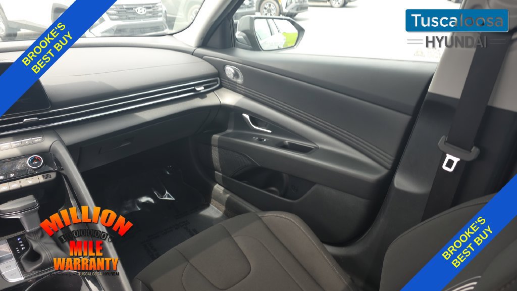 Used 2025 Hyundai Elantra SEL FWD image 28