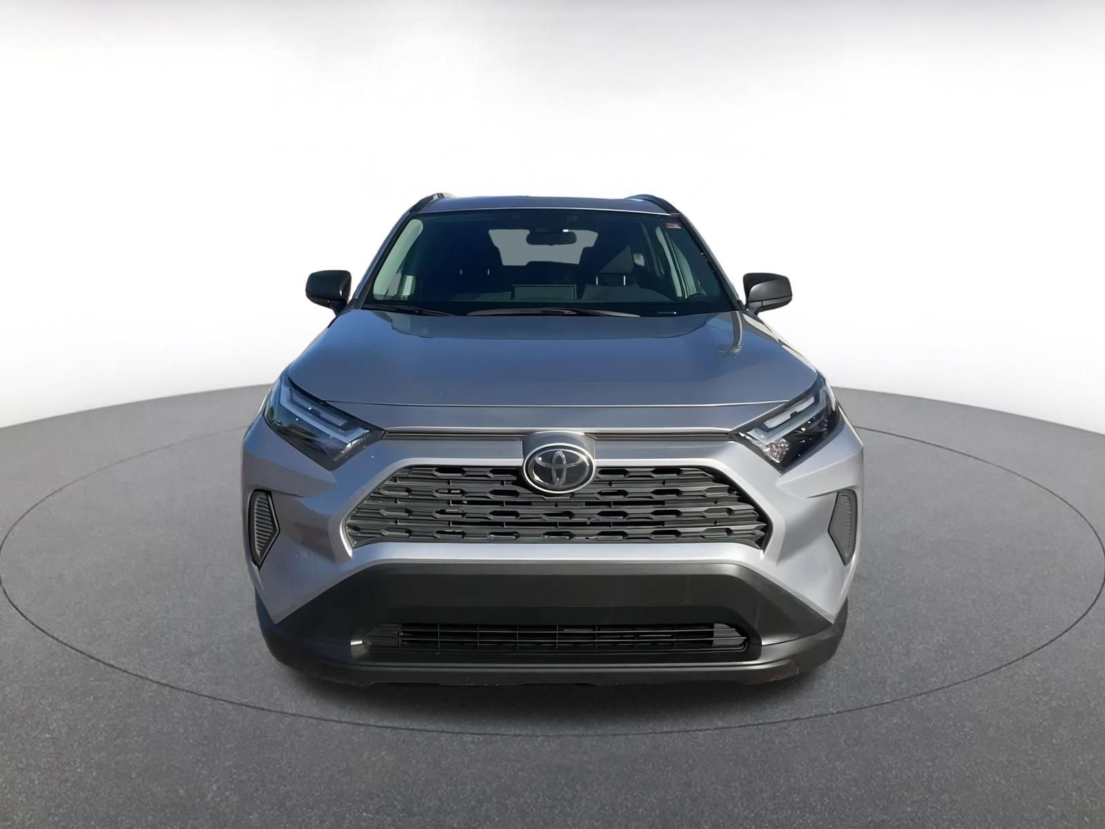 Used 2025 Toyota RAV4 LE image 4