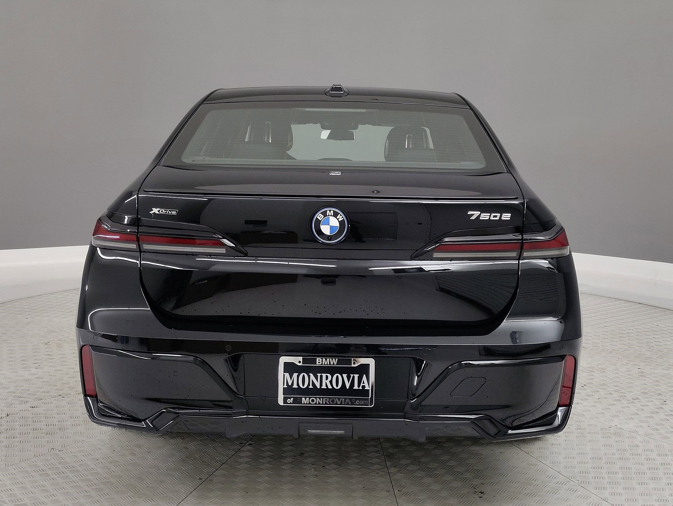 New 2026 BMW 750e xDrive image 7