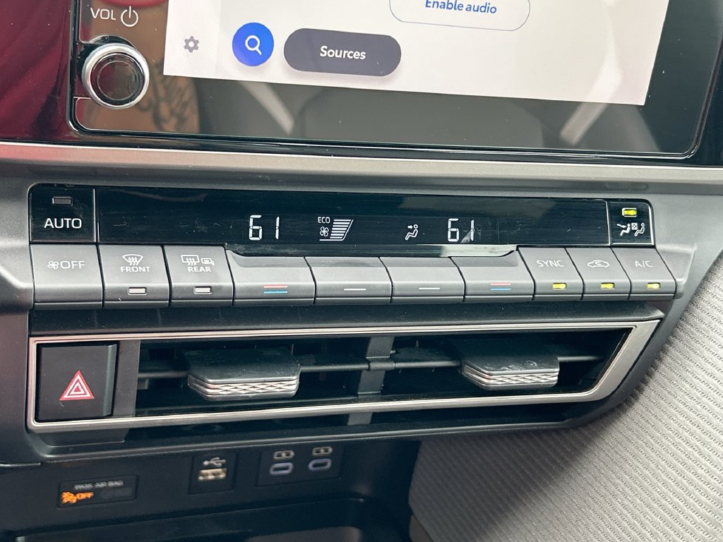Used 2025 Toyota Camry SE FWD image 26