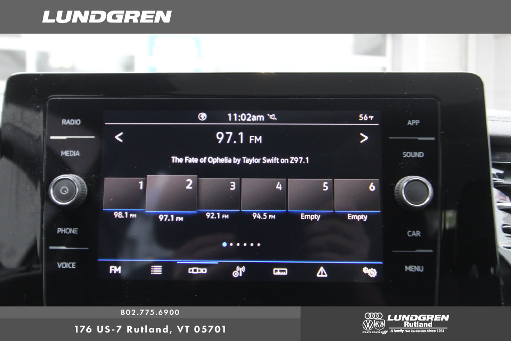 Used 2025 Volkswagen Jetta SE FWD image 13