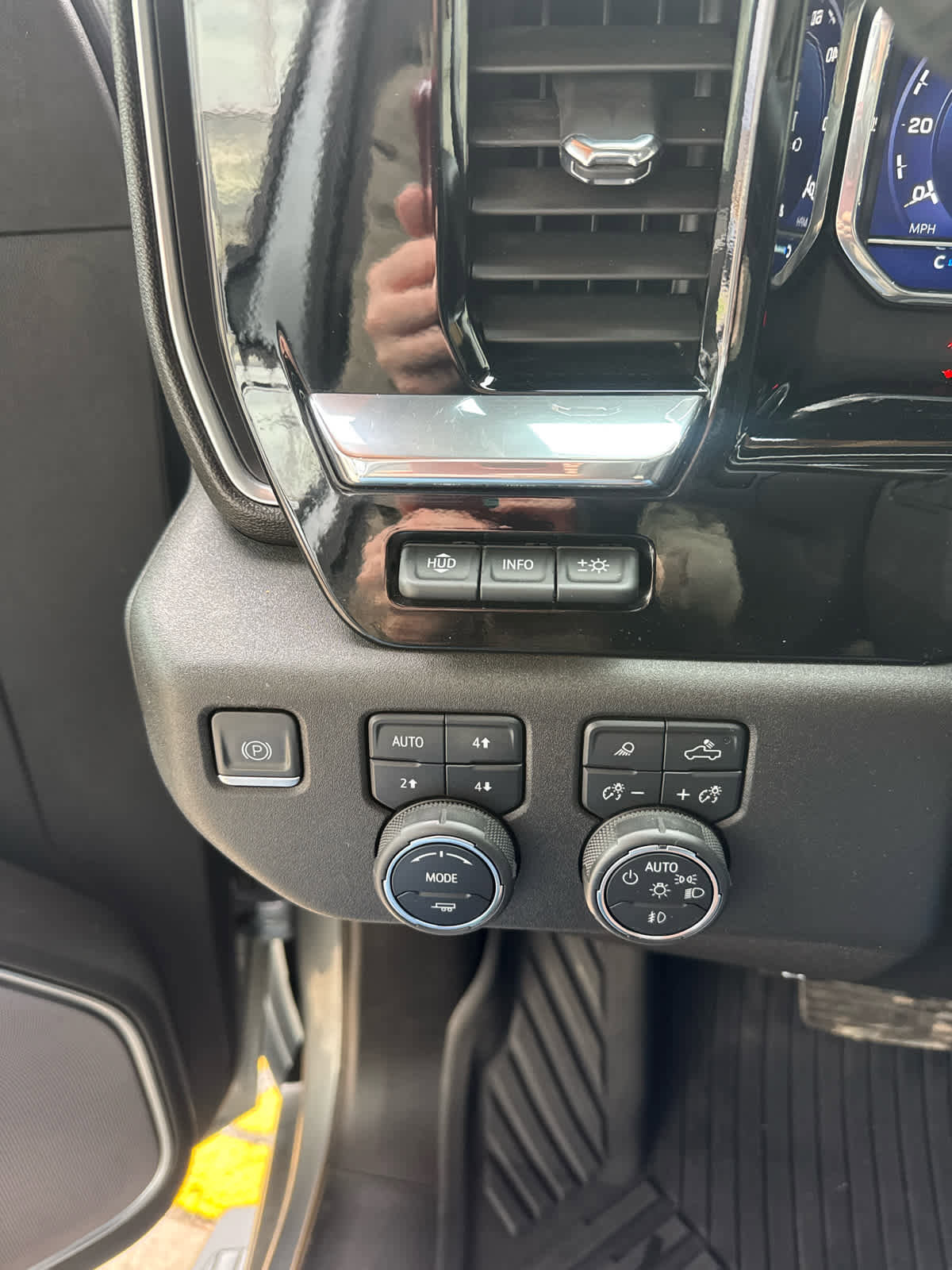 Used 2024 Chevrolet Silverado 3500 High Country w/ Technology Package image 22