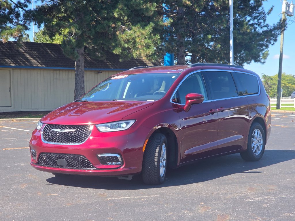 Used 2022 Chrysler Pacifica Touring-L w/ Uconnect Theater Family Group FWD image 19