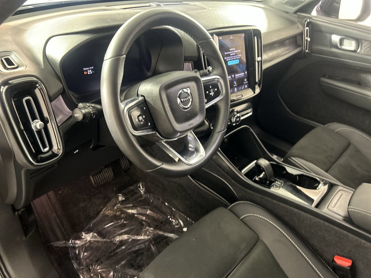 Used 2023 Volvo XC40 Recharge Plus AWD/4WD image 13