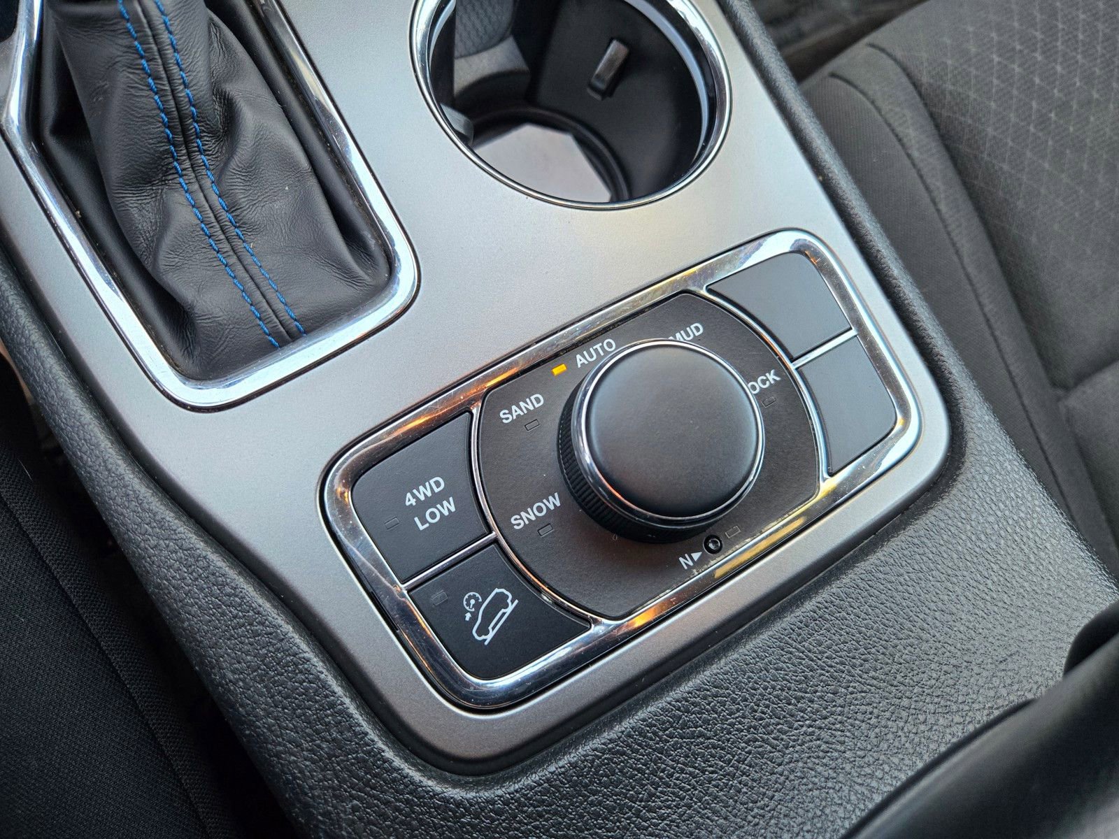 Used 2018 Jeep Grand Cherokee Laredo AWD/4WD image 24