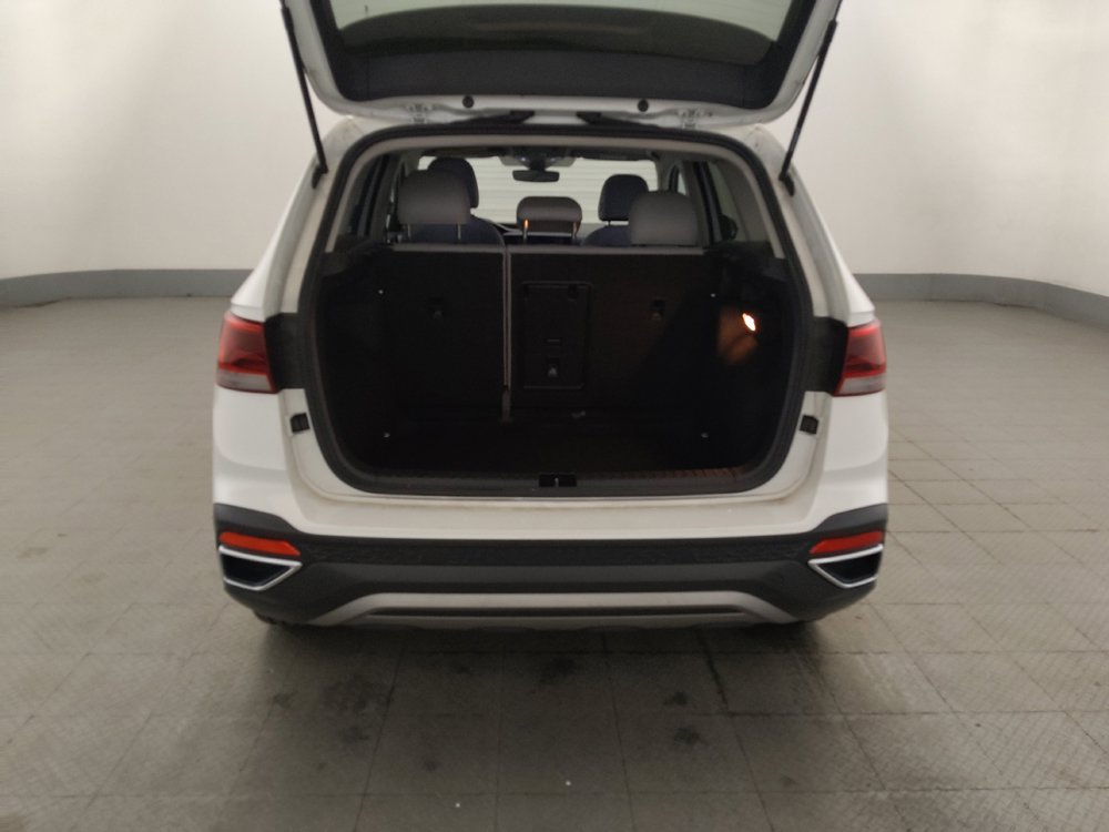 Used 2023 Volkswagen Taos SE w/ Panoramic Sunroof Package FWD image 29