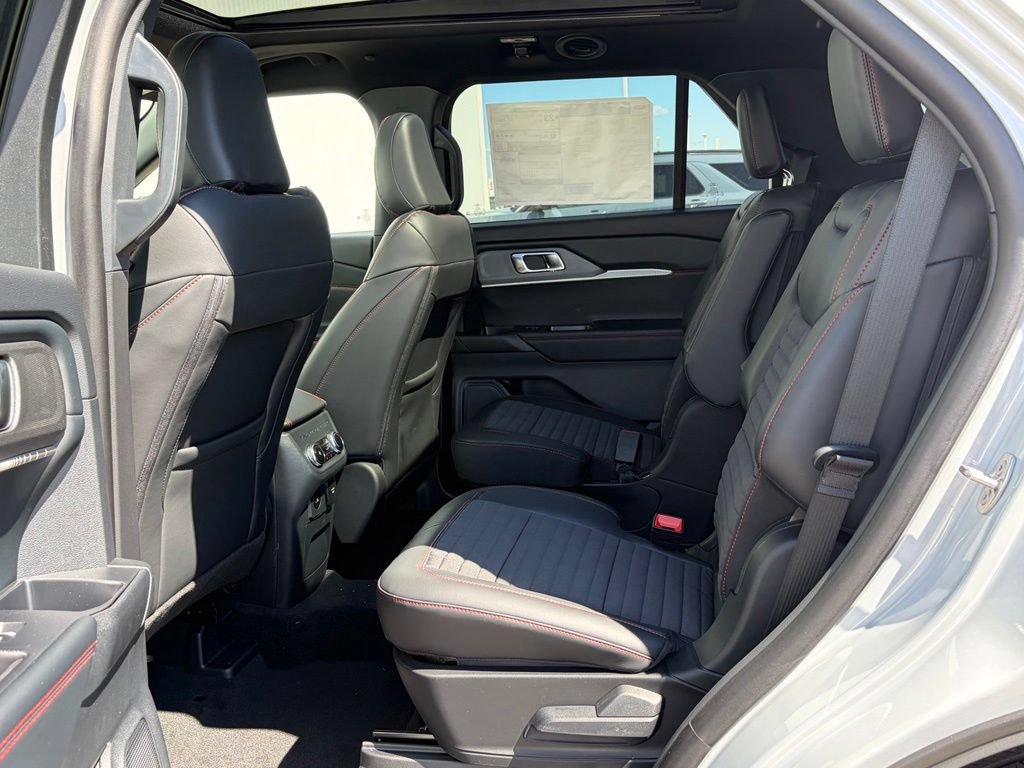 New 2026 Ford Explorer ST-Line w/ ST-Line Street Pack AWD/4WD image 15