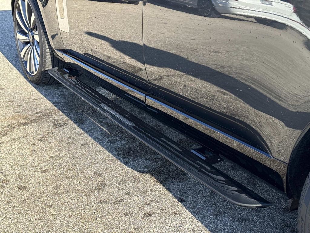 New 2025 Land Rover Range Rover SV image 12