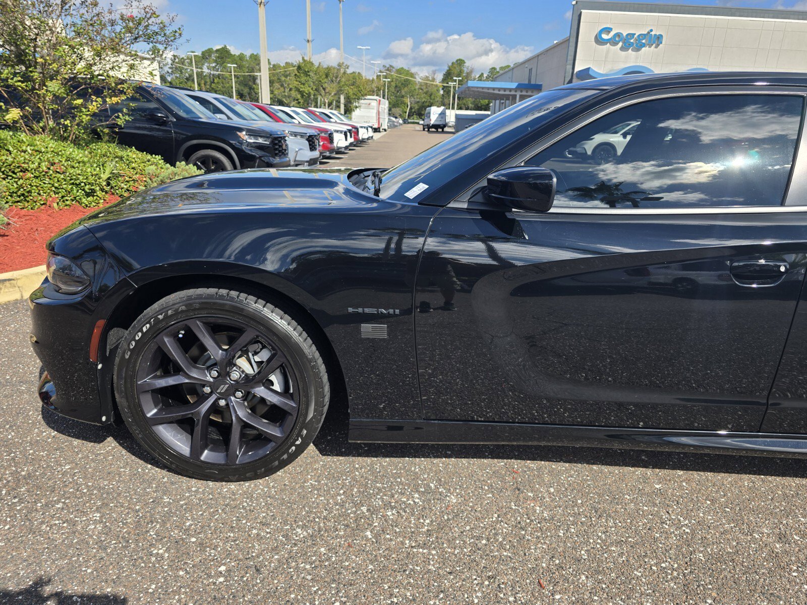 Used 2022 Dodge Charger R/T w/ Blacktop Package image 2