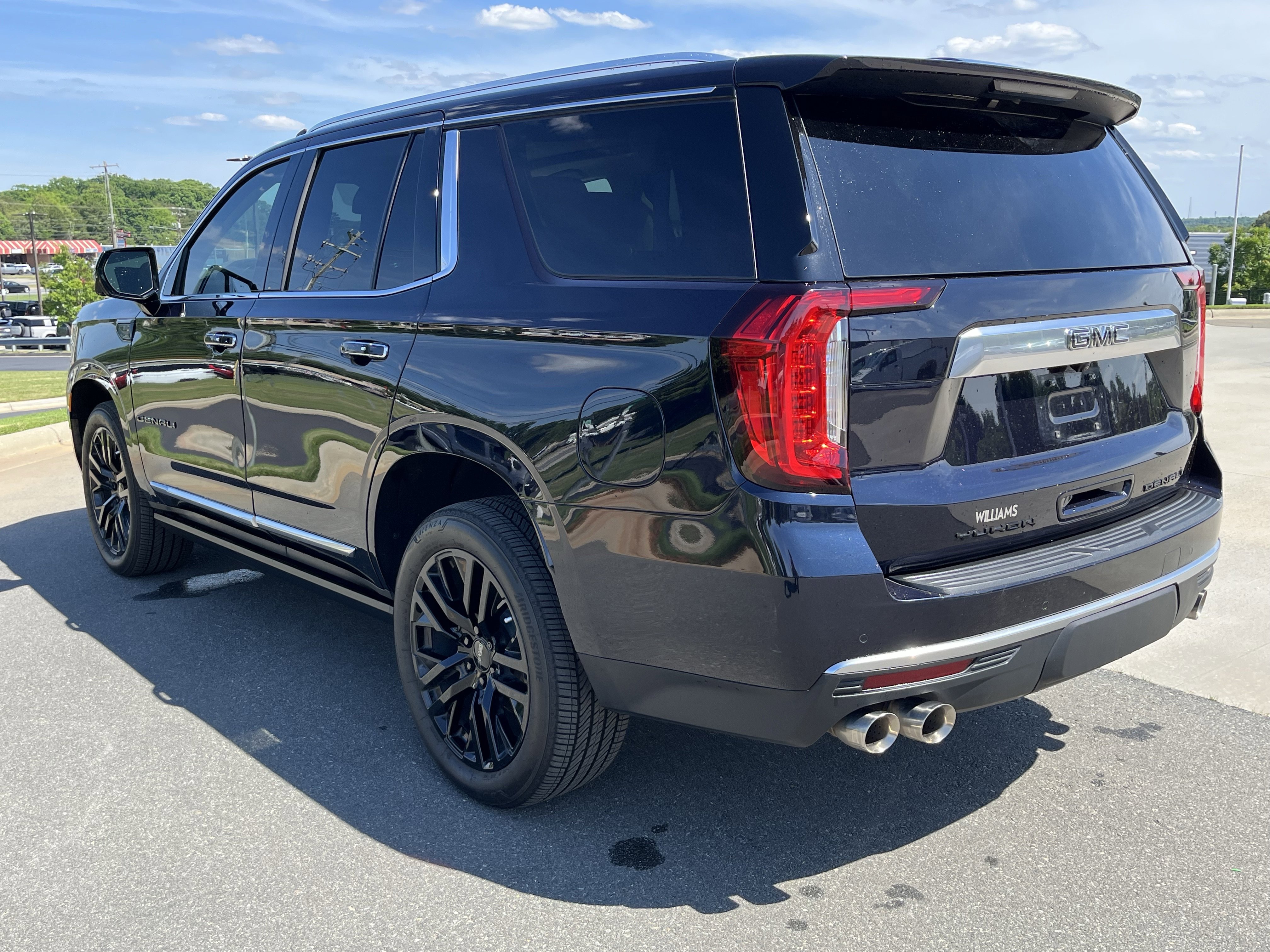 Used 2023 GMC Yukon Denali AWD/4WD image 7