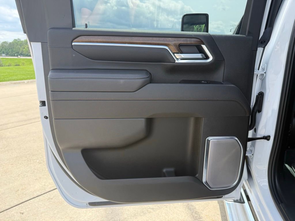 Used 2025 Chevrolet Silverado 2500 High Country w/ Technology Package image 13