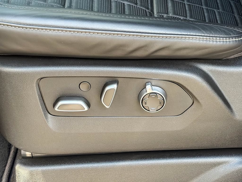 Used 2024 Cadillac Escalade ESV V AWD/4WD image 45