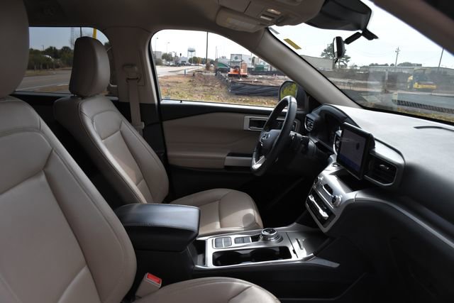 Used 2020 Ford Explorer XLT w/ Equipment Group 202A image 23