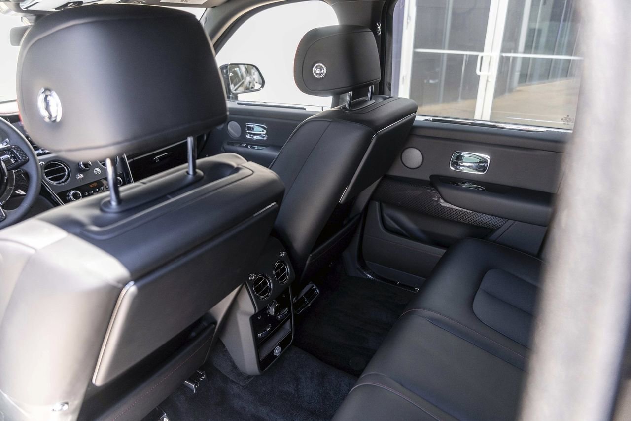 New 2026 Rolls-Royce Cullinan Black Badge image 50
