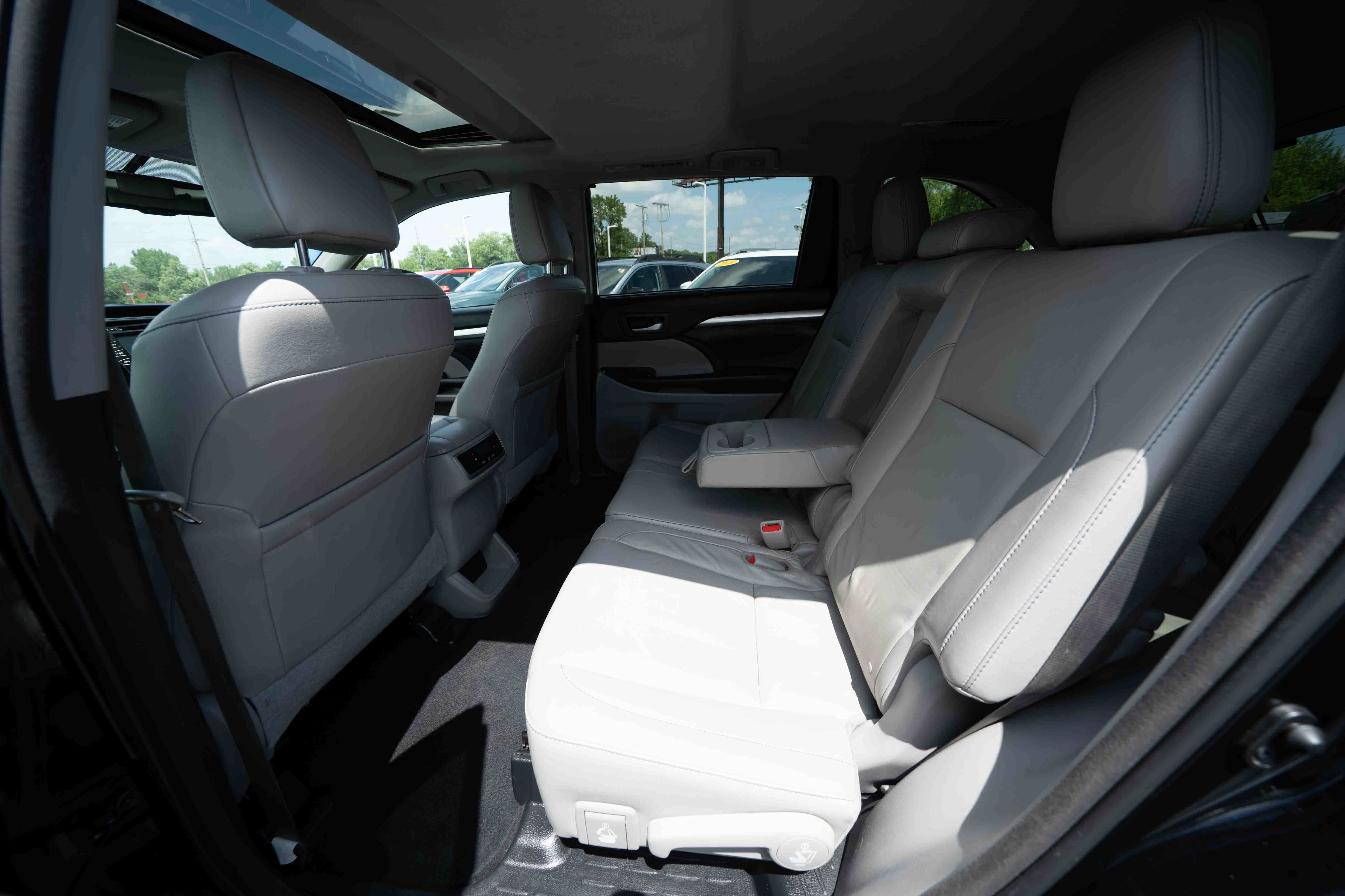 Used 2016 Toyota Highlander XLE AWD/4WD image 23