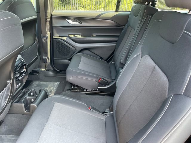 New 2025 Jeep Grand Cherokee L Laredo image 17