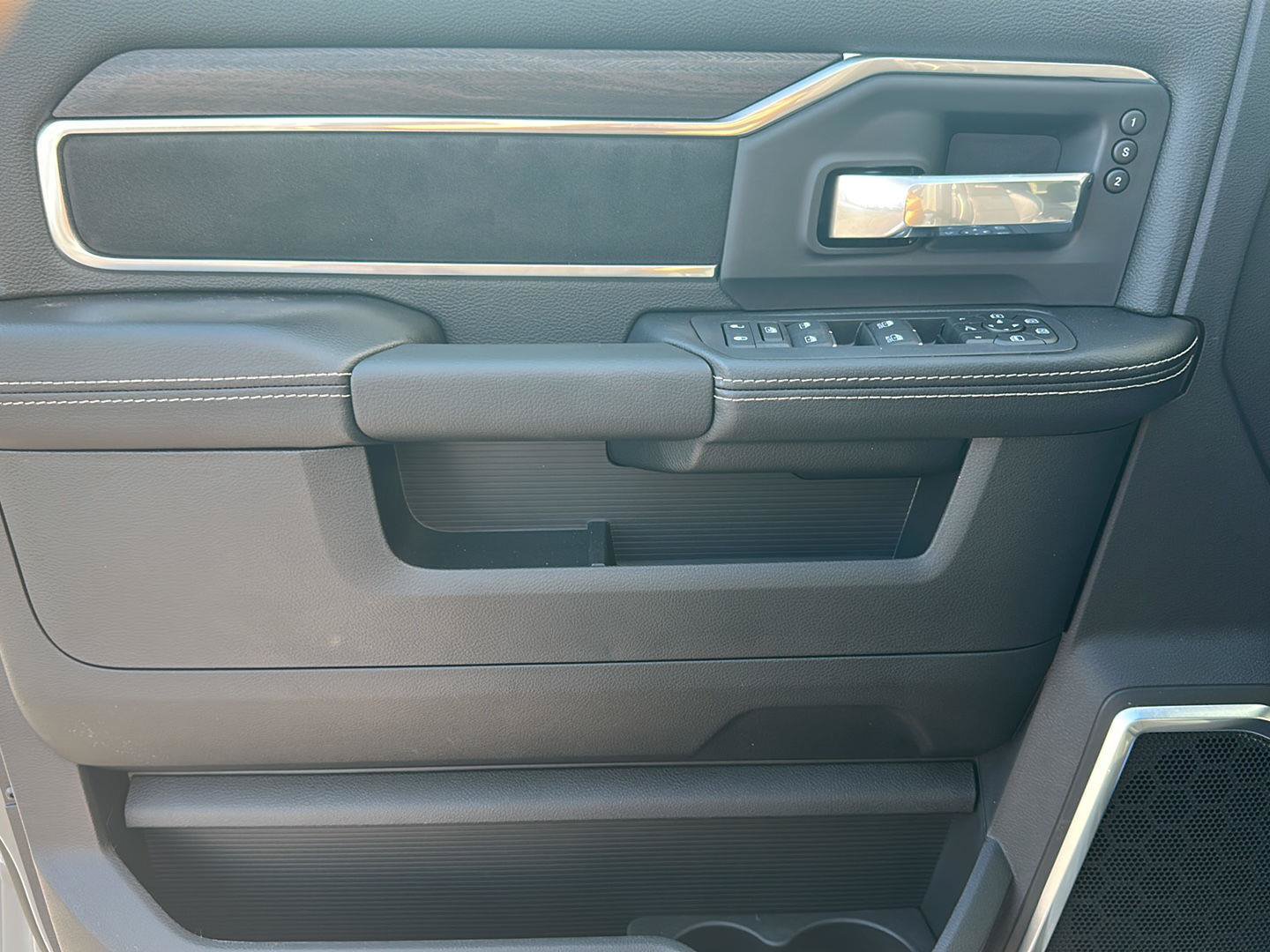 New 2027 RAM 2500 Laramie w/ Night Edition AWD/4WD image 4