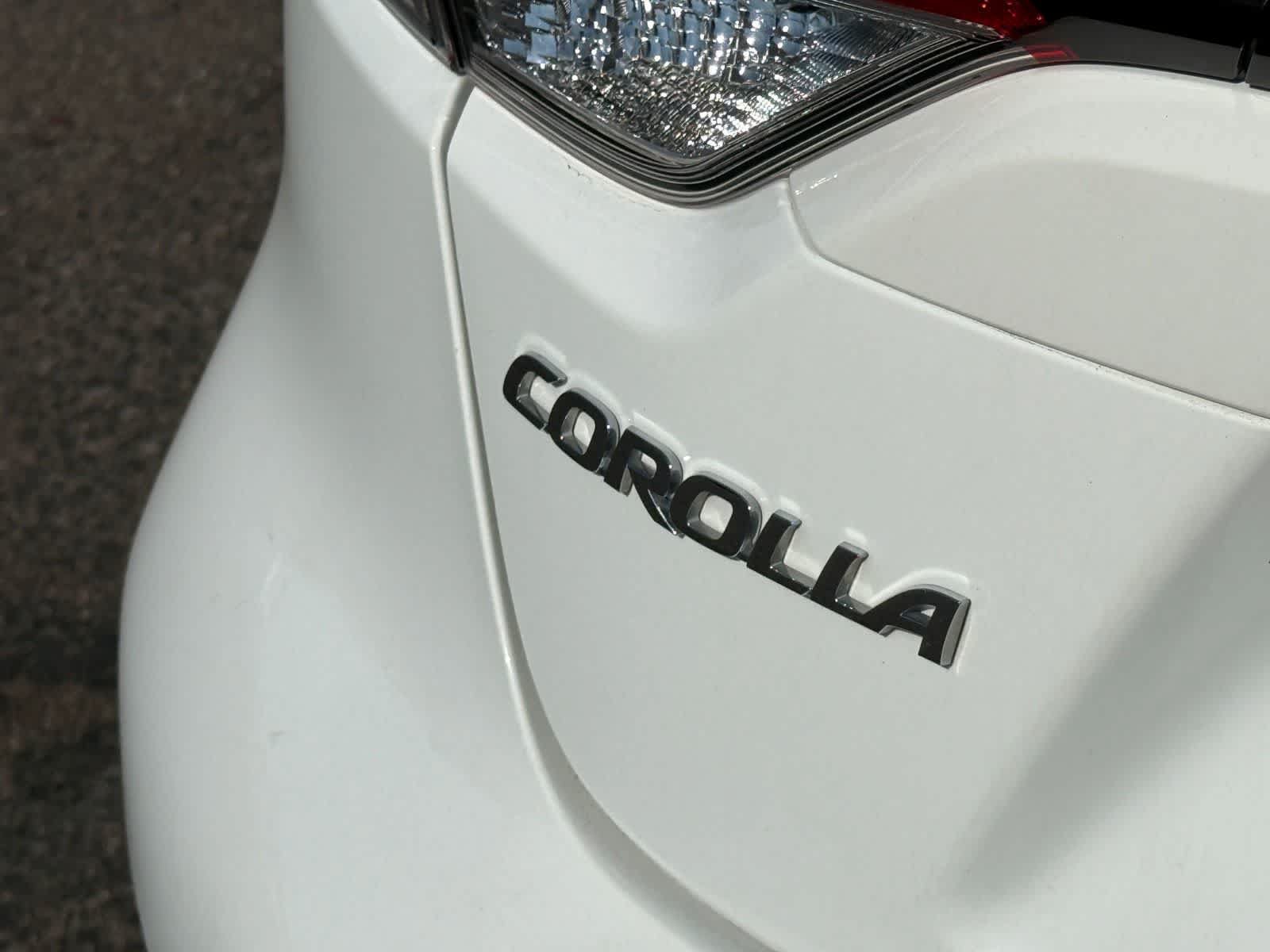Used 2023 Toyota Corolla SE w/ SE Package FWD image 10