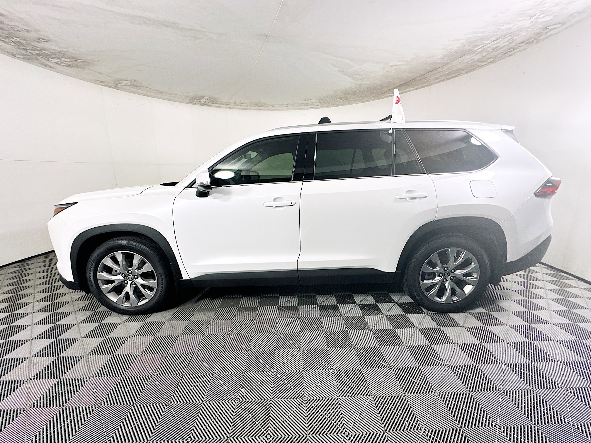 Used 2025 Toyota Grand Highlander AWD image 6