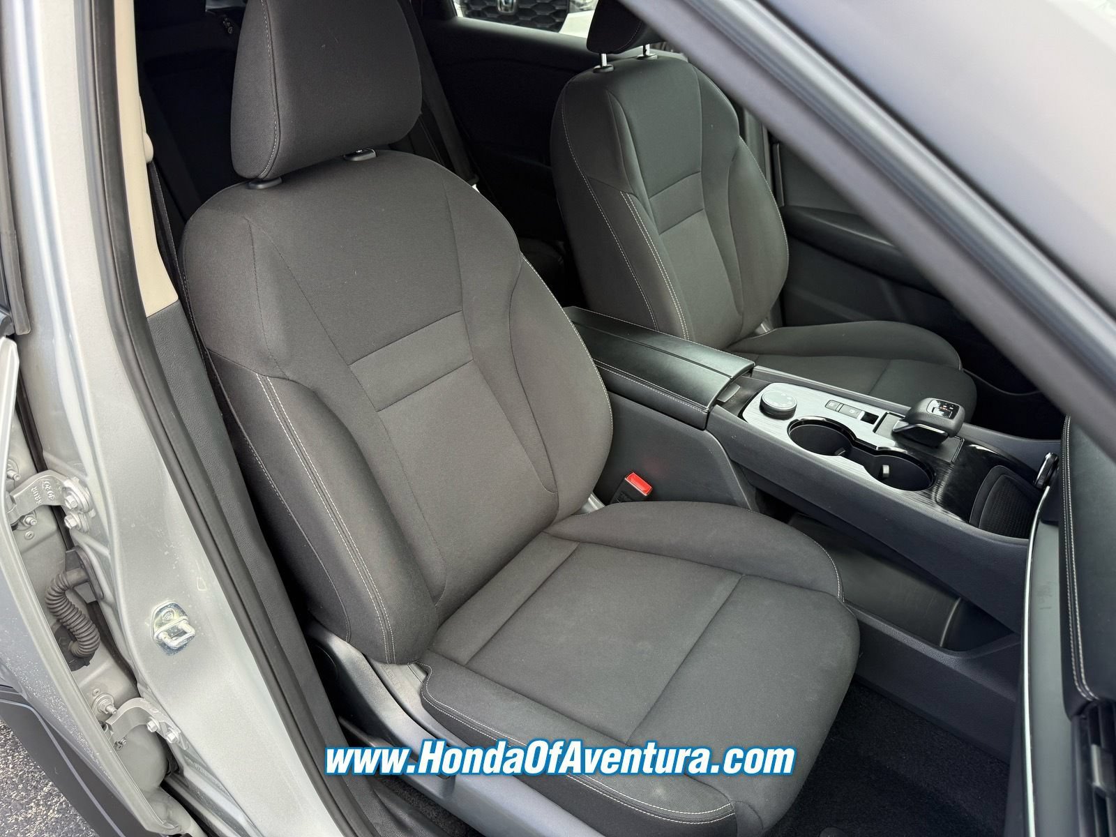 Used 2024 Nissan Rogue S AWD/4WD image 9