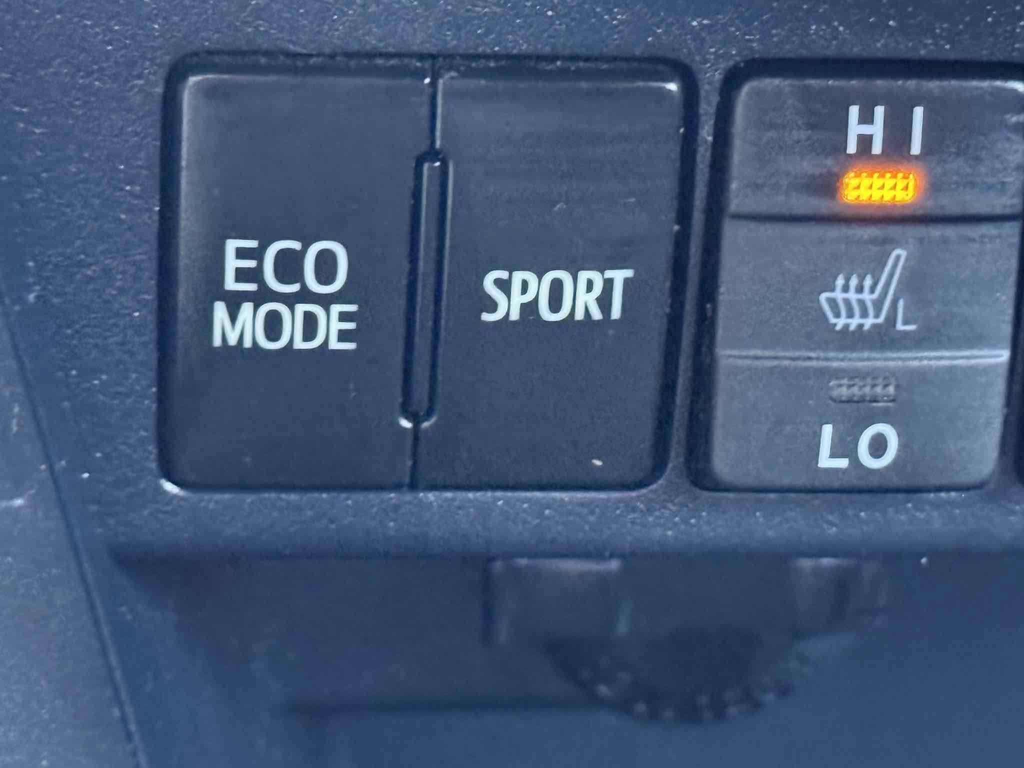 Used 2018 Toyota RAV4 SE w/ All Weather Liner Package FWD image 29