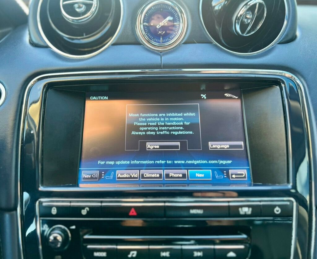 Used 2011 Jaguar XJ L image 25