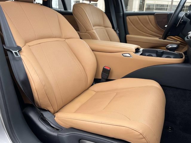 Used 2023 Lexus LS 500 w/ Accessory Package (Z2) image 27