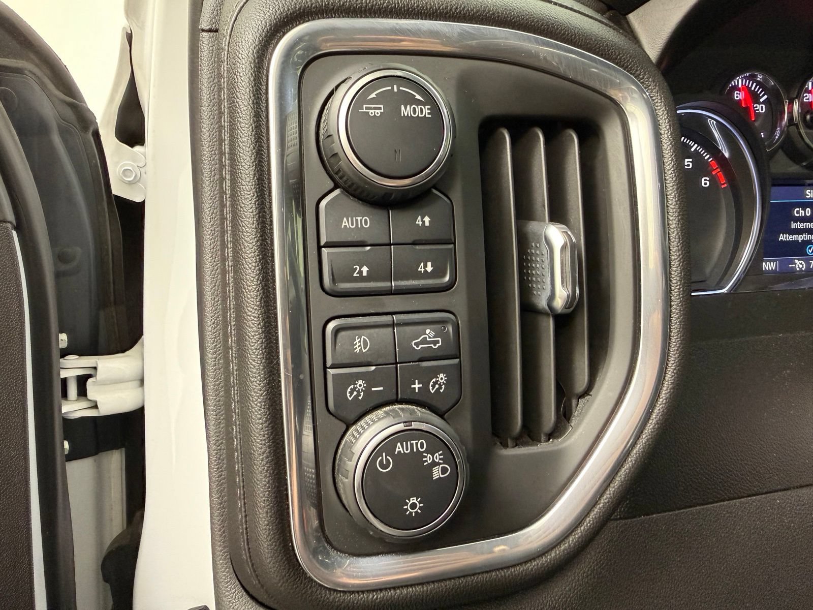 Used 2021 Chevrolet Silverado 1500 LT Trail Boss w/ Convenience Package II AWD/4WD image 18