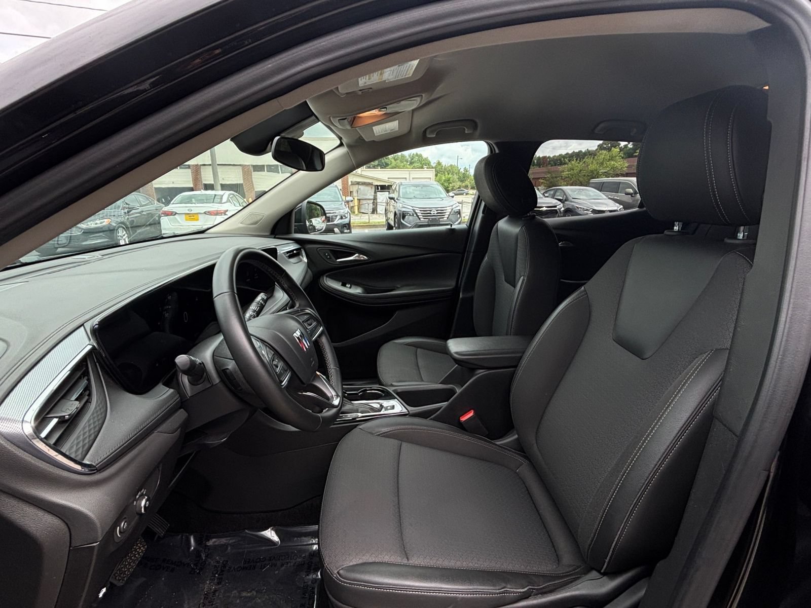 Used 2025 Buick Encore GX Preferred FWD image 27