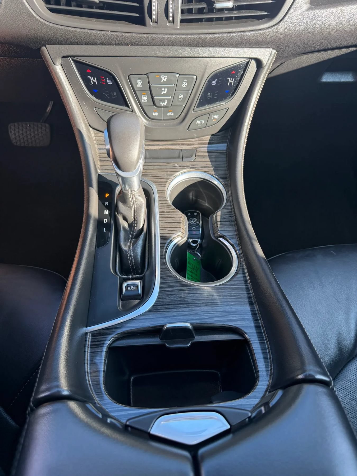 Used 2018 Buick Envision Essence AWD/4WD image 29