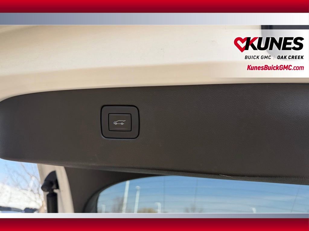 Used 2025 Buick Envista Sport Touring w/ Convenience II Package FWD image 4