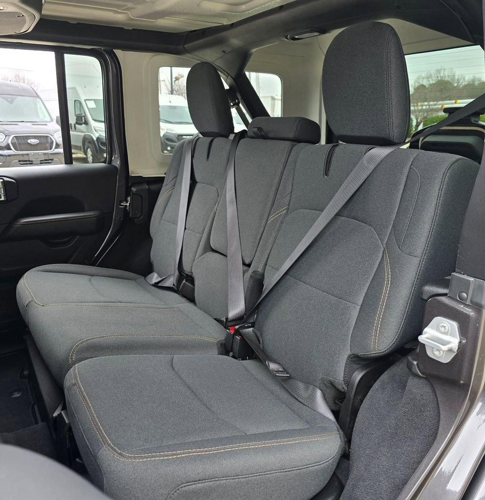 Used 2025 Jeep Wrangler Unlimited Sahara w/ Safety Group image 27