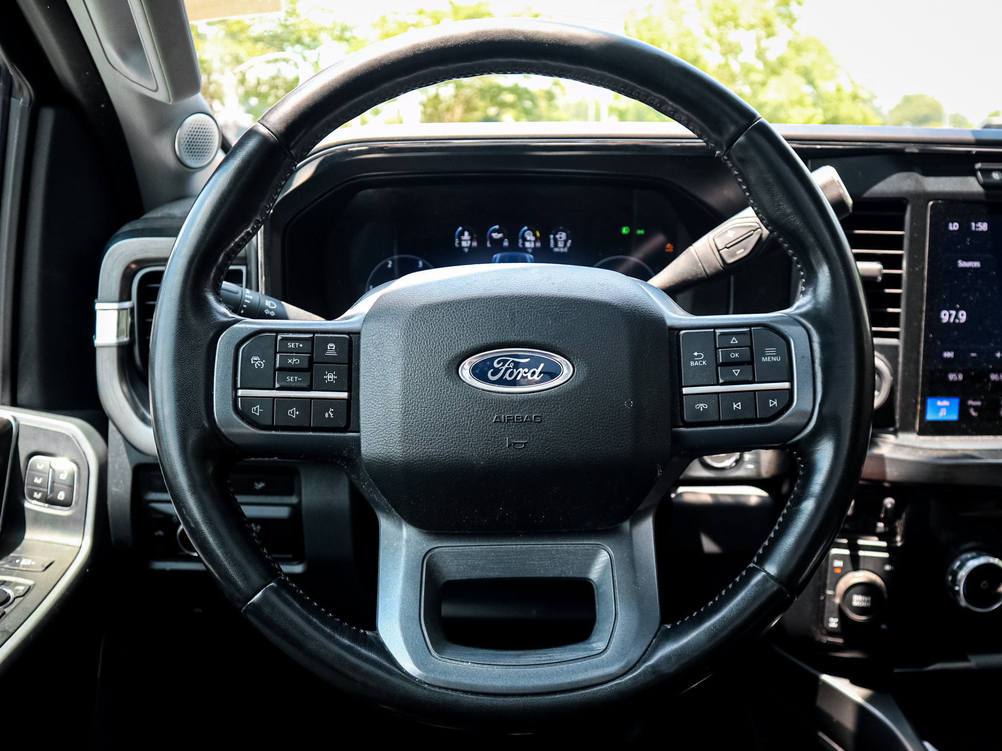 Used 2023 Ford F250 Lariat w/ Lariat Ultimate Package AWD/4WD image 6