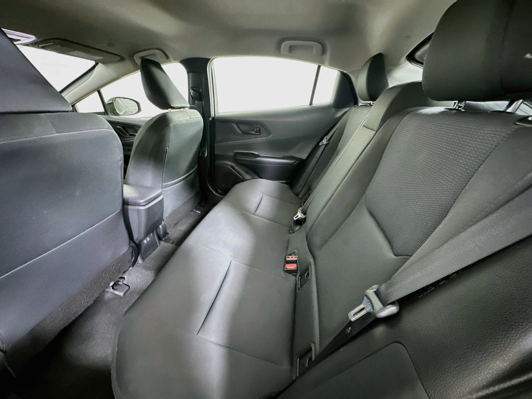 Used 2025 Toyota Prius LE FWD image 26
