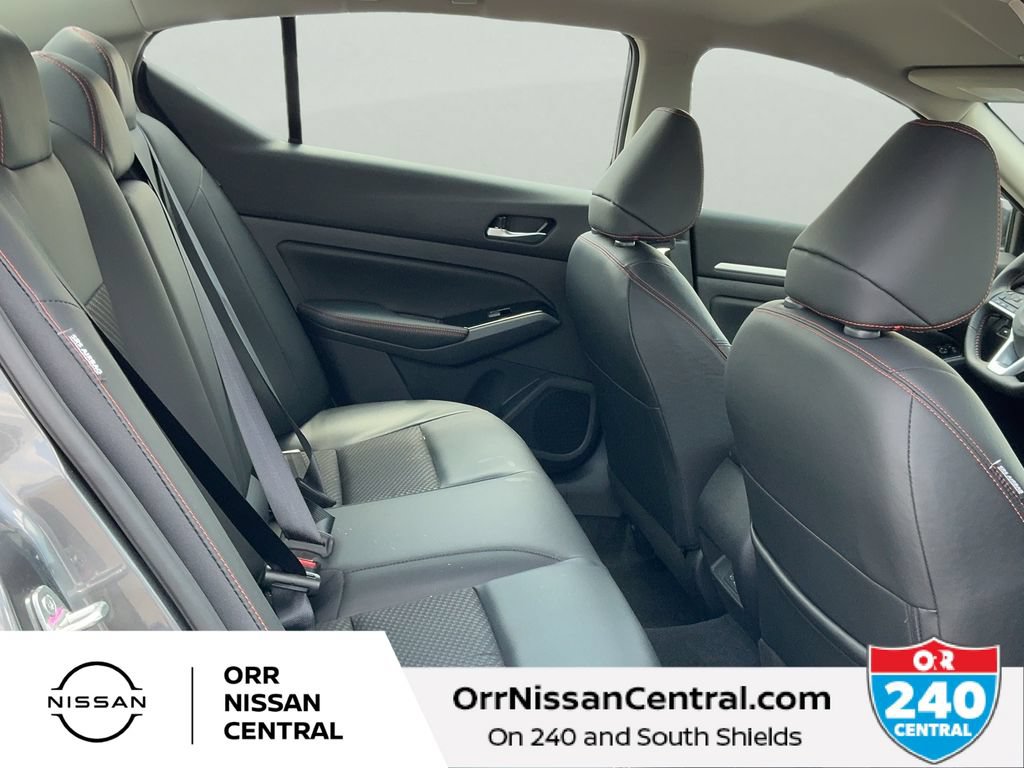 Used 2025 Nissan Altima 2.5 SR FWD image 12