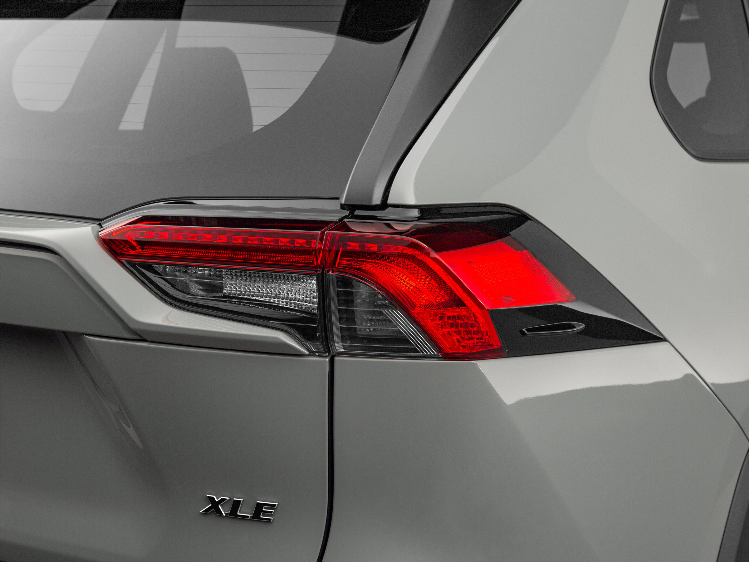 Used 2022 Toyota RAV4 XLE Premium FWD image 50