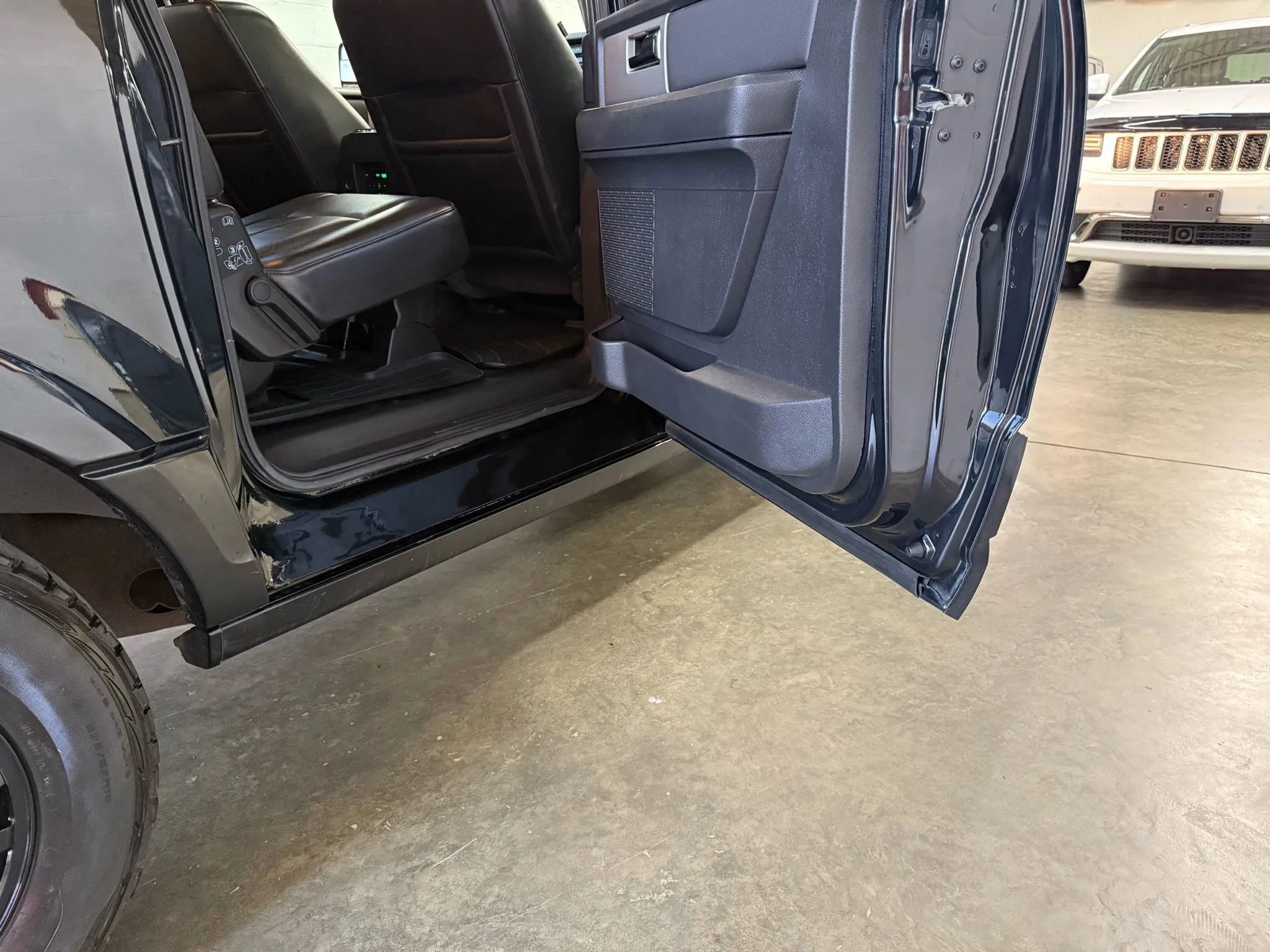 Used 2012 Ford Expedition EL Limited image 25