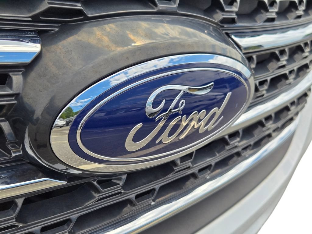 Used 2023 Ford Explorer XLT AWD/4WD image 5
