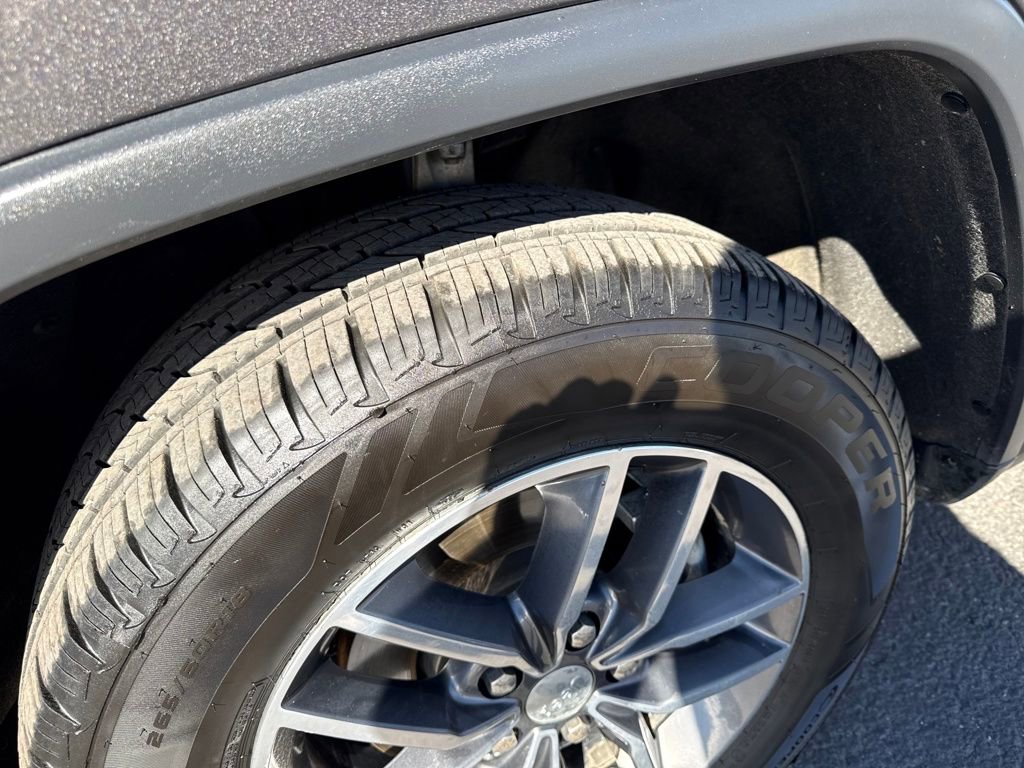 Used 2018 Jeep Grand Cherokee Limited w/ Trailer Tow Group IV image 29