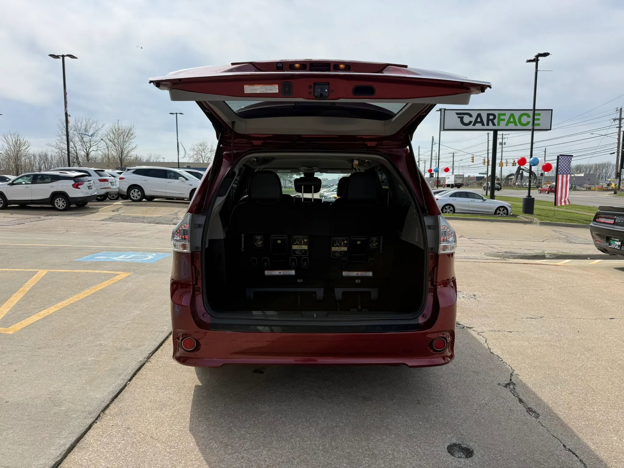 Used 2018 Toyota Sienna SE FWD image 13