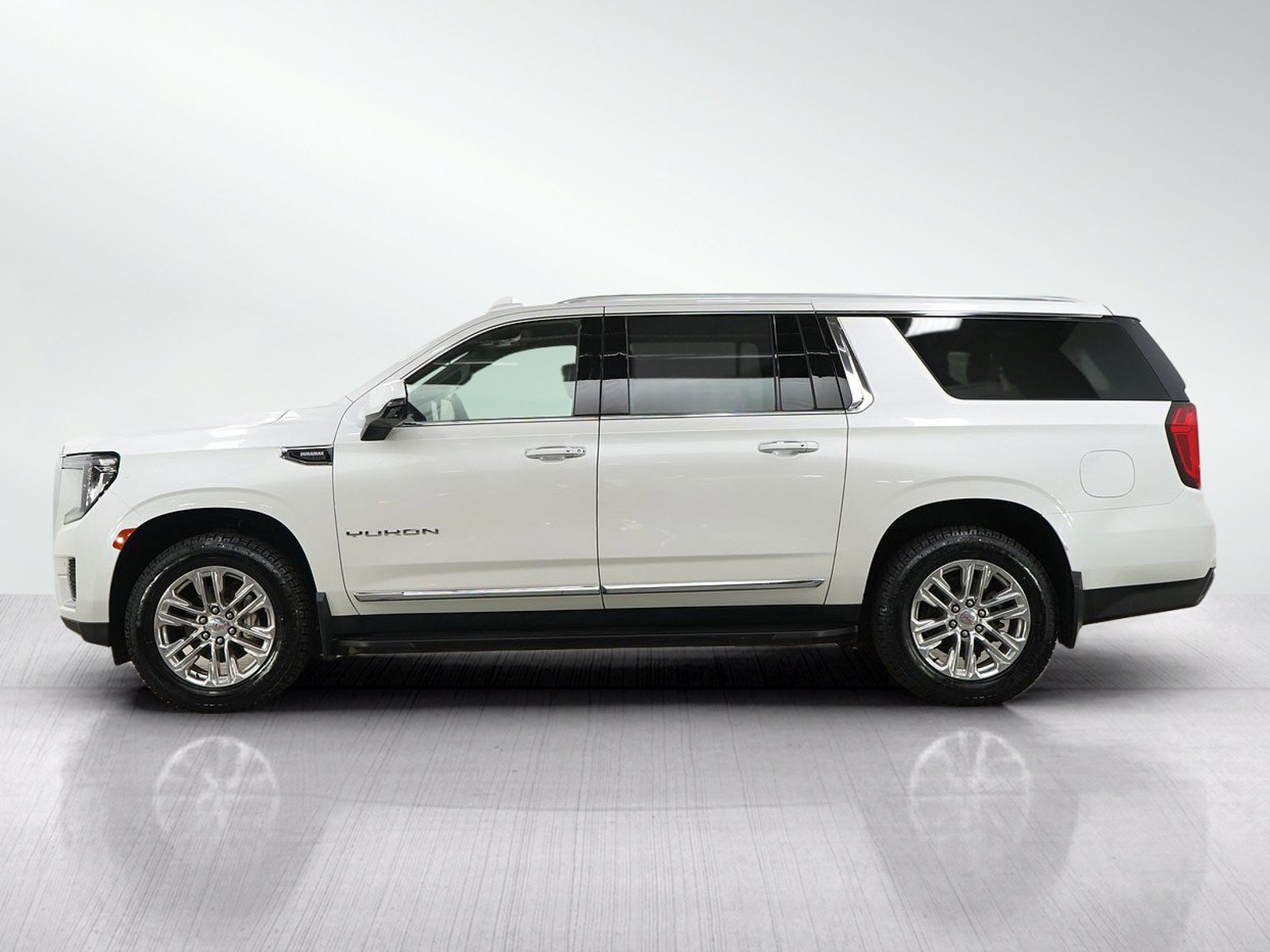 Used 2023 GMC Yukon XL SLT w/ SLT Luxury Package AWD/4WD image 2
