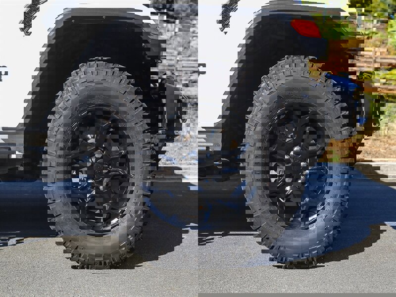 Used 2023 Jeep Gladiator Willys image 12