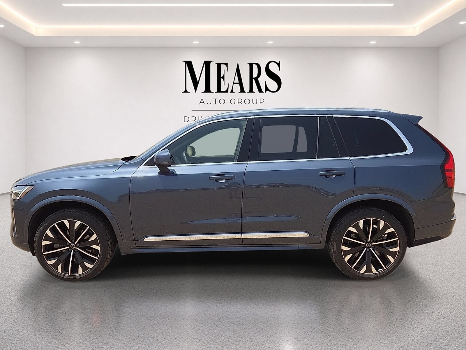 New 2026 Volvo XC90 B5 Plus w/ Protection Package Premier AWD/4WD image 2