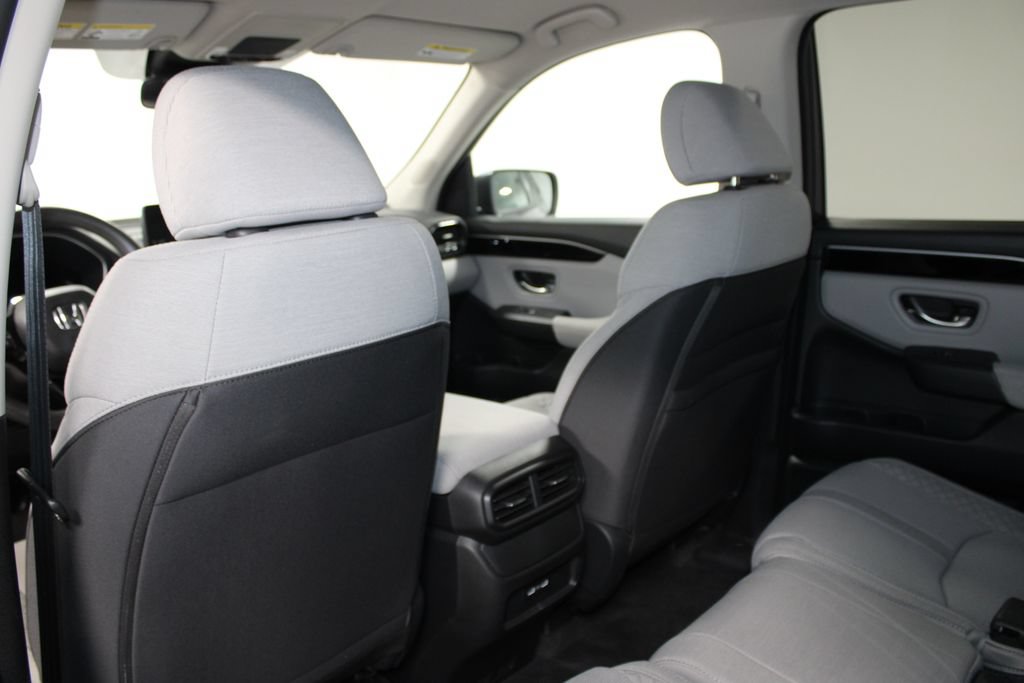 Used 2023 Honda Pilot LX image 23