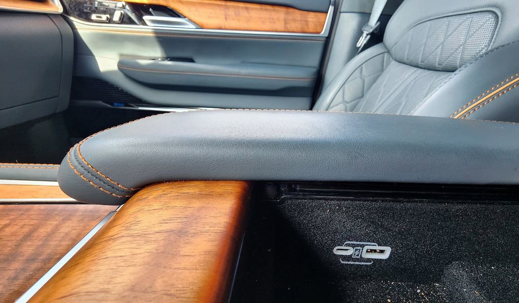 Used 2024 Jeep Grand Wagoneer L Series III w/ Rear Seat Video Group 1 AWD/4WD image 44