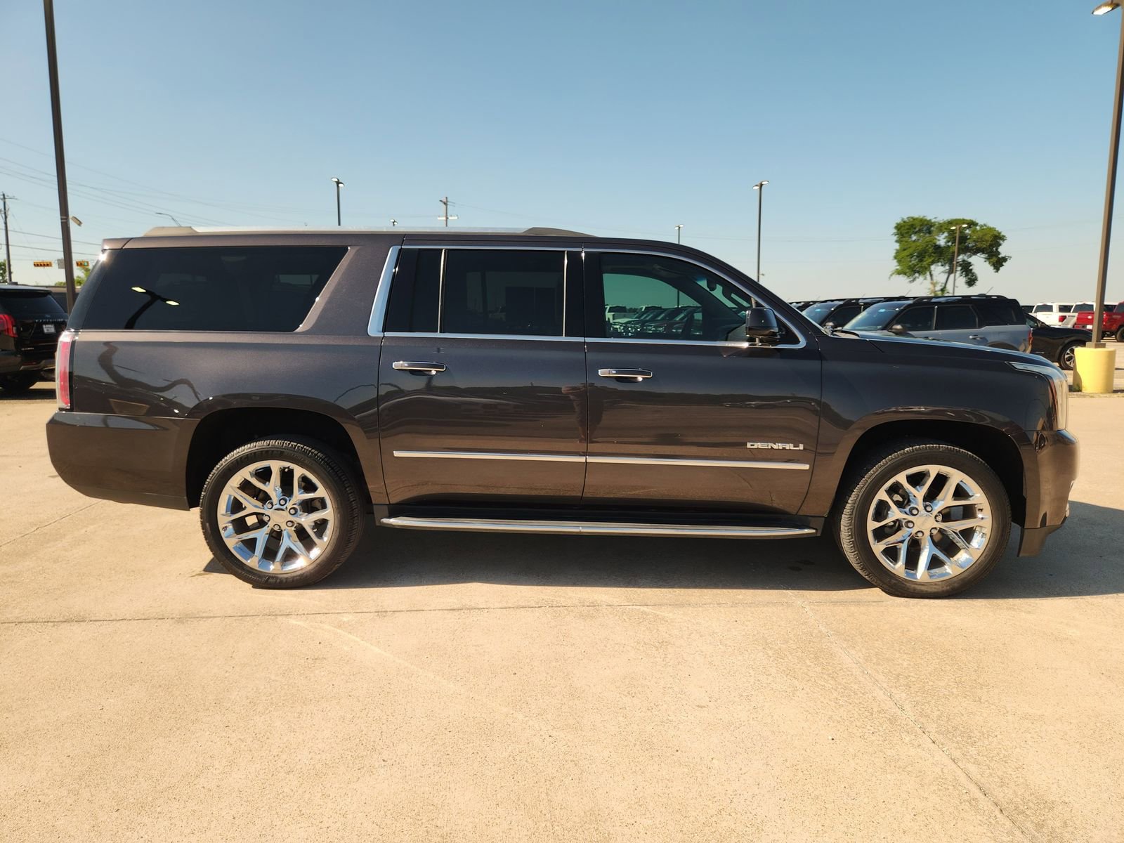 Used 2018 GMC Yukon XL Denali w/ Open Road Package AWD/4WD image 7
