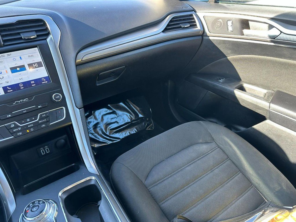 Used 2019 Ford Fusion SE image 15