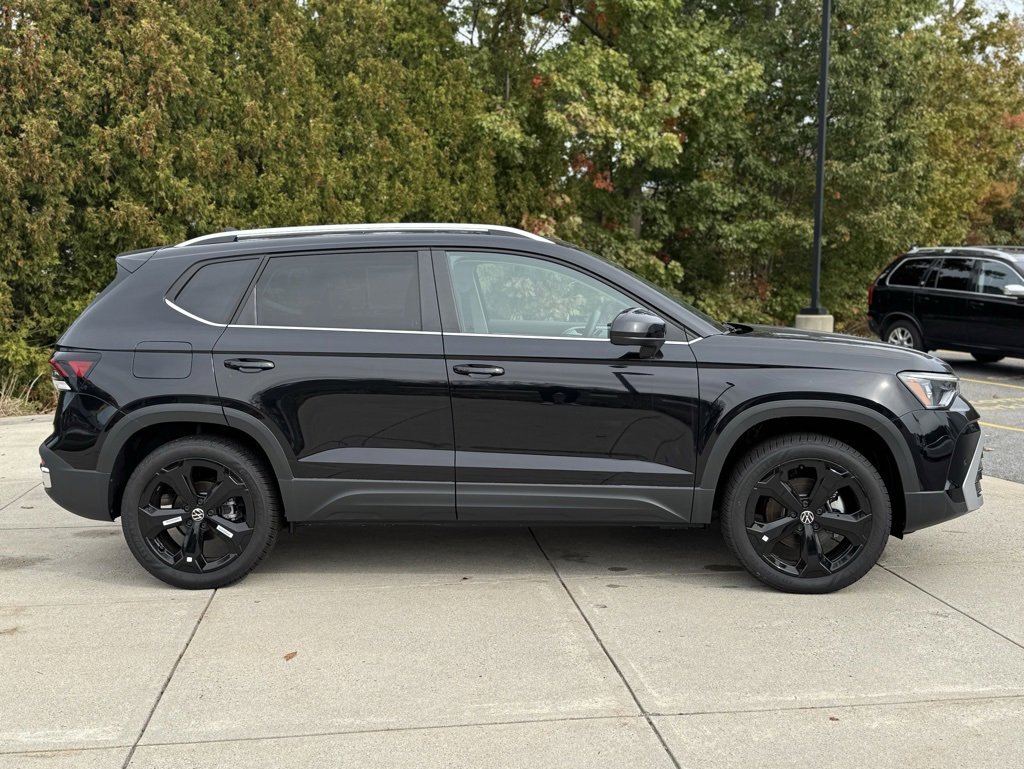 New 2025 Volkswagen Taos SEL image 6